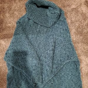 Chelsea 28 m/l  cowl neck sweater